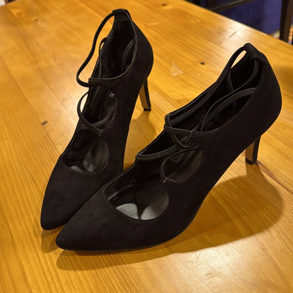 Kelly & Katie Black lace-up high heeled shoes